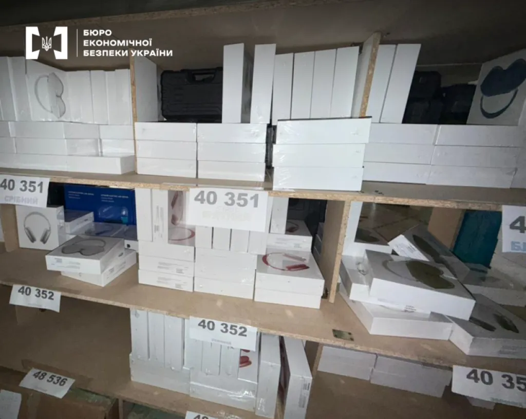 У Дніпрі викрили схему збуту підроблених гаджетів під виглядом брендових