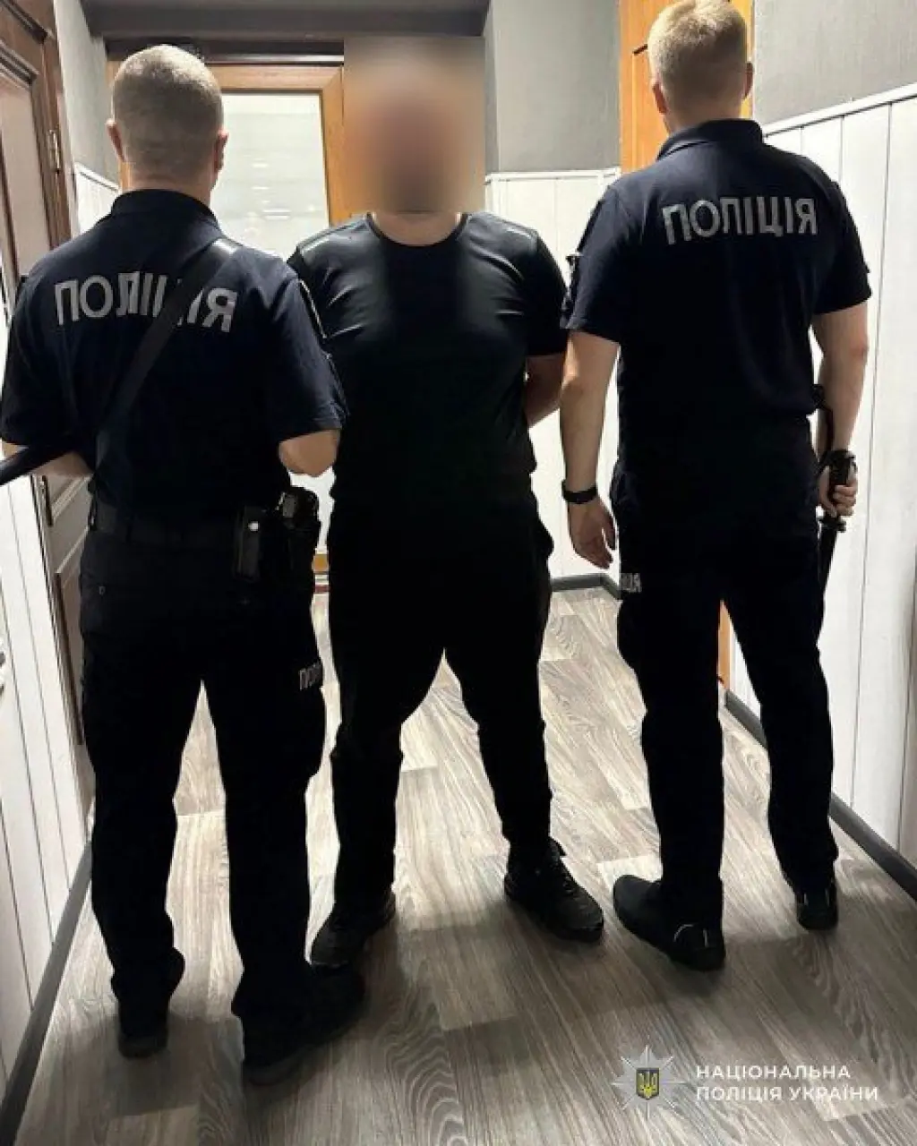 У Дніпрі затримали чоловіка, який серійно обкрадав автівки біля ТРЦ У Дніпрі затримали чоловіка, який серійно обкрадав автівки біля ТРЦ
