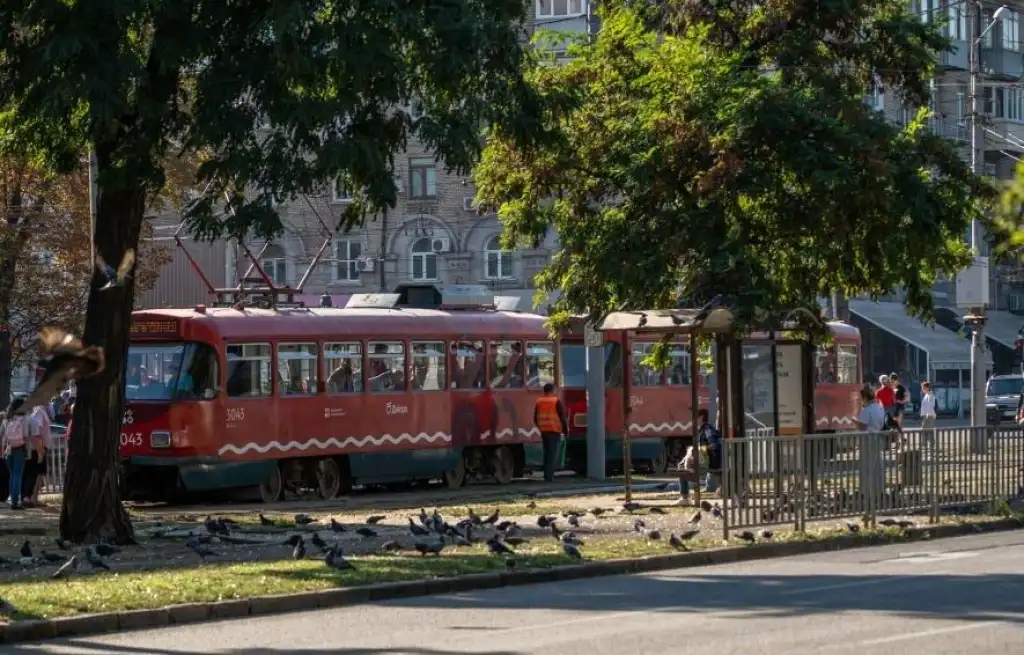 Транспорт Дніпра працює за зміненим графіком: перелік обмежень на 26 вересня