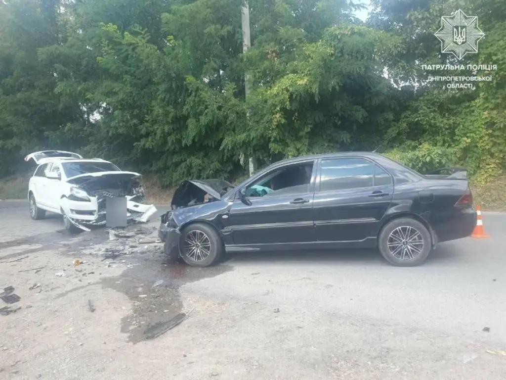 Нетверезий водій спричинив ДТП у Кривому Розі: автівки розтрощені, люди не постраждали