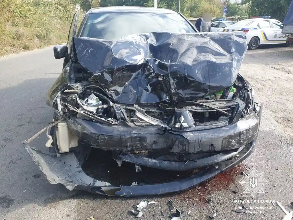 Нетверезий водій спричинив ДТП у Кривому Розі: автівки розтрощені, люди не постраждали
