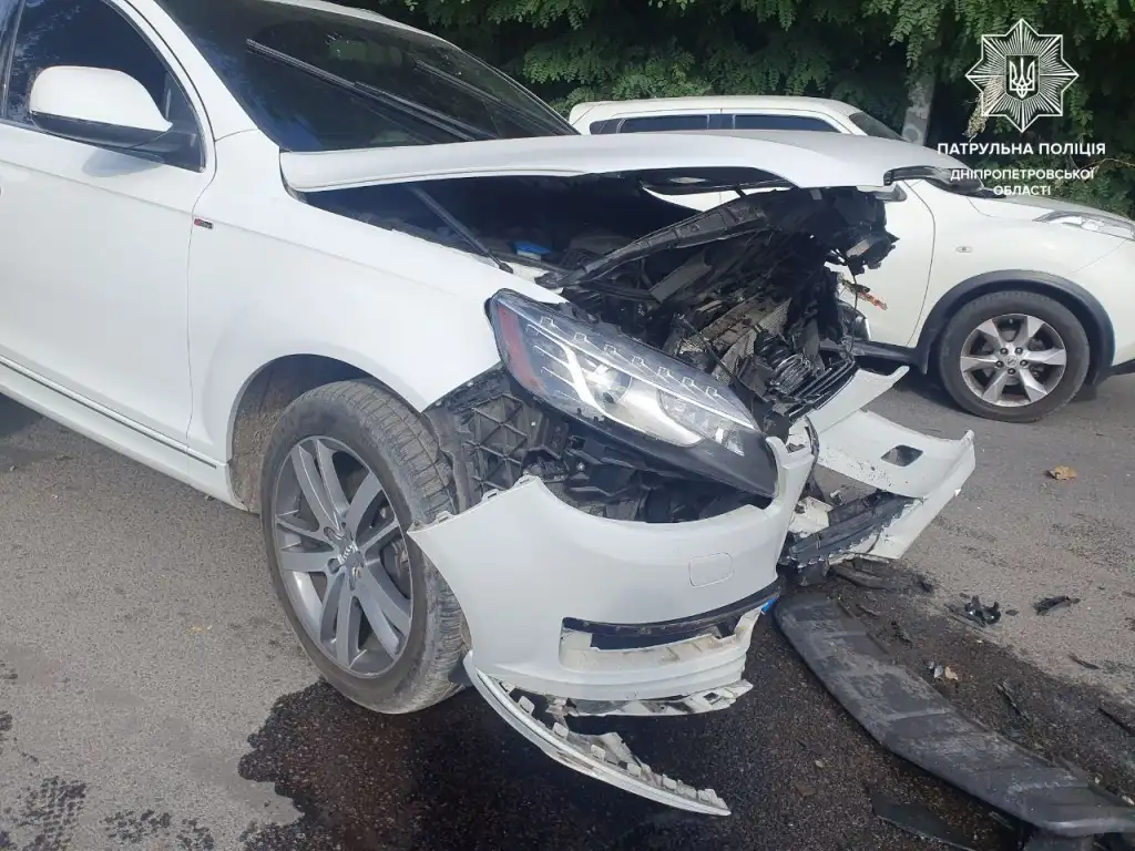 Нетверезий водій спричинив ДТП у Кривому Розі: автівки розтрощені, люди не постраждали