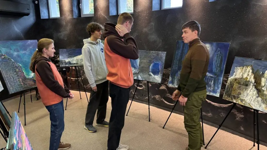 “Космогонія Криму”: у Дніпрі відкрили виставку картин військовослужбовця та художника Сергія Бурбела “Космогонія Криму”: у Дніпрі відкрили виставку картин військовослужбовця та художника Сергія Бурбела