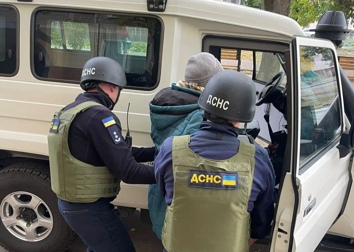 Ворог атакував Дніпропетровщину дронами та авіабомбами: поранено жінку Ворог атакував Дніпропетровщину дронами та авіабомбами: поранено жінку