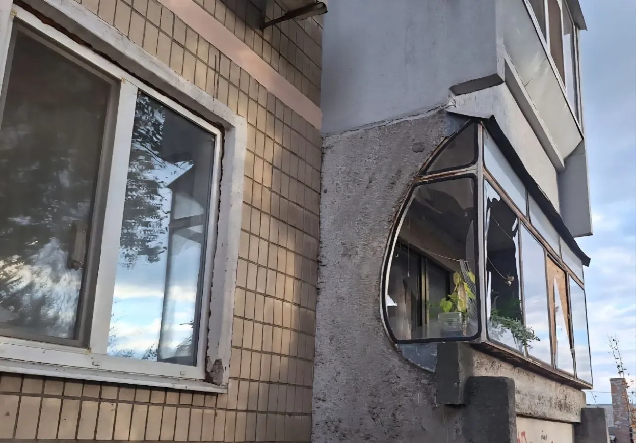 Ворог атакував Дніпропетровщину дронами та авіабомбами: поранено жінку Ворог атакував Дніпропетровщину дронами та авіабомбами: поранено жінку