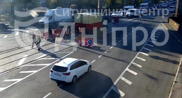 Дніпро застряг у тягучках: ремонт та ДТП паралізували рух у кількох локаціях