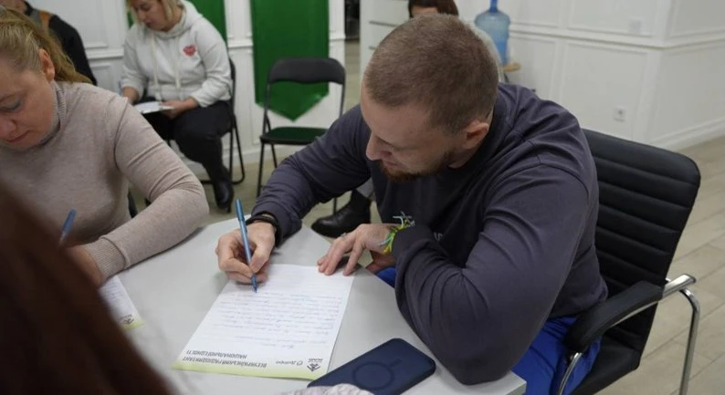 Дніпро на хвилі єдності: ветерани, родини захисників і курсанти написали Радіодиктант Дніпро на хвилі єдності: ветерани, родини захисників і курсанти написали Радіодиктант