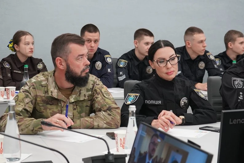 Дніпро на хвилі єдності: ветерани, родини захисників і курсанти написали Радіодиктант Дніпро на хвилі єдності: ветерани, родини захисників і курсанти написали Радіодиктант