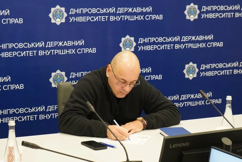 Дніпро на хвилі єдності: ветерани, родини захисників і курсанти написали Радіодиктант Дніпро на хвилі єдності: ветерани, родини захисників і курсанти написали Радіодиктант