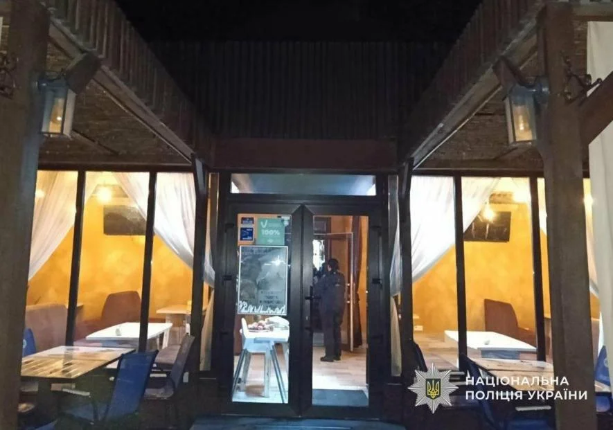 На Дніпропетровщині затримали чоловіка, який заховався в кафе, щоб обікрасти заклад