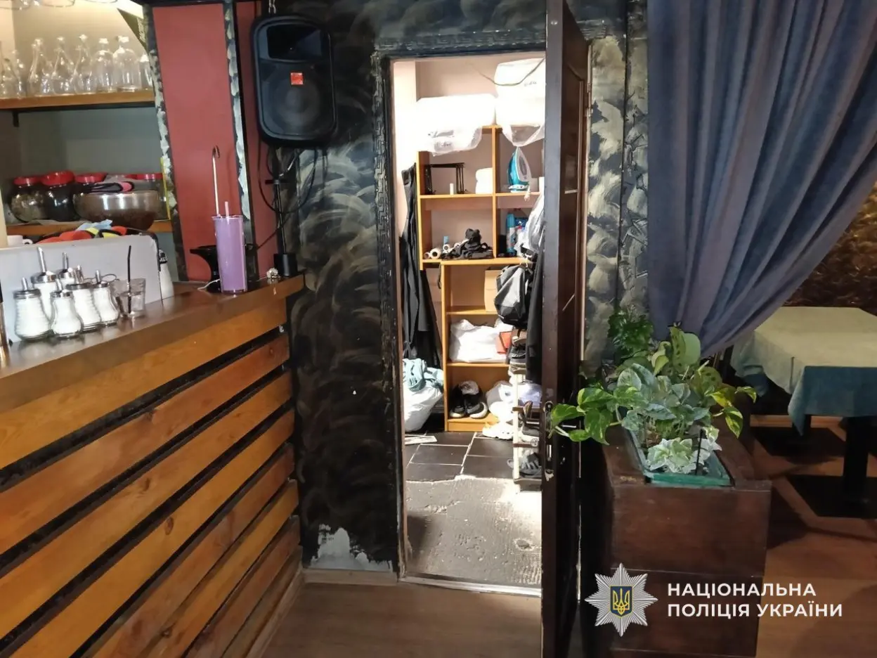 На Дніпропетровщині затримали чоловіка, який заховався в кафе, щоб обікрасти заклад