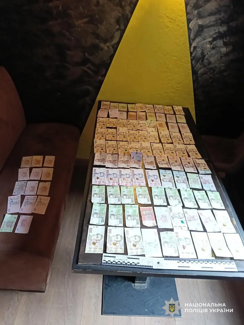 На Дніпропетровщині затримали чоловіка, який заховався в кафе, щоб обікрасти заклад