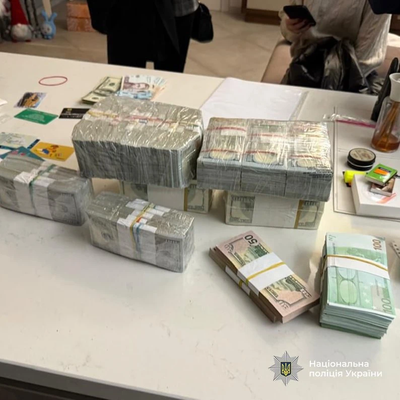 У Дніпрі викрили чиновницю екоінспекції, у якої вилучили понад мільйон доларів готівкою