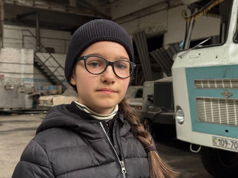 “Серед згарища шукаємо запчастини”: у дніпровському музеї “Машини часу” ліквідовують наслідки удару КАБ