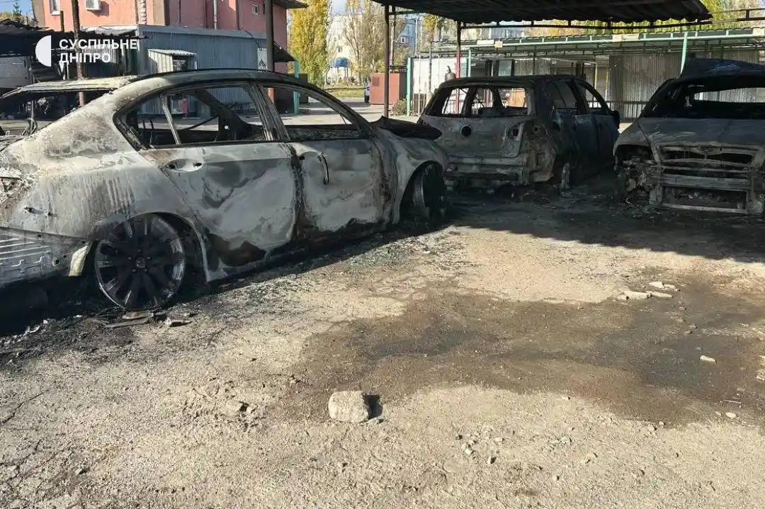 Нічна атака на Павлоград: 13 авто згоріли, ще близько десяти пошкоджені