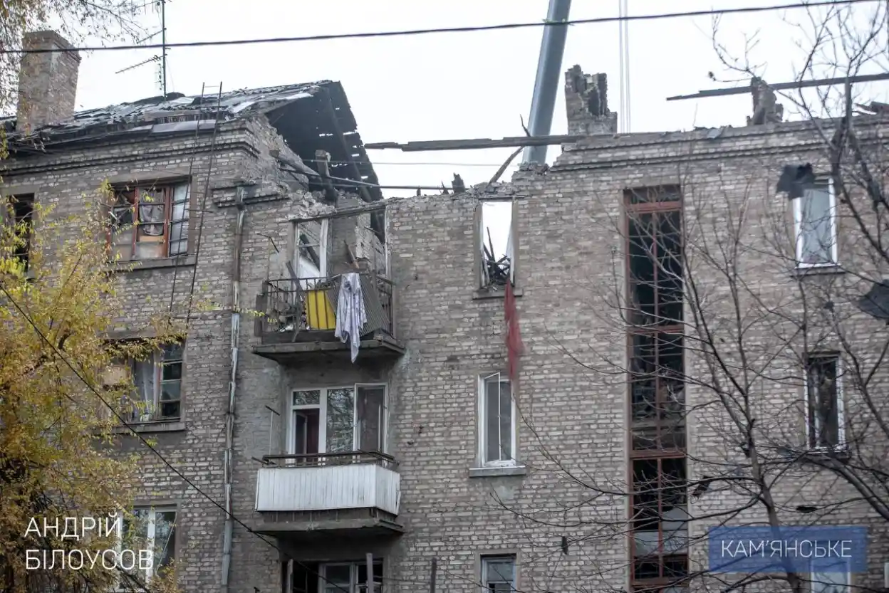 Масована атака дронів на Дніпропетровщині: у Кам’янському загинув чоловік, є поранені
