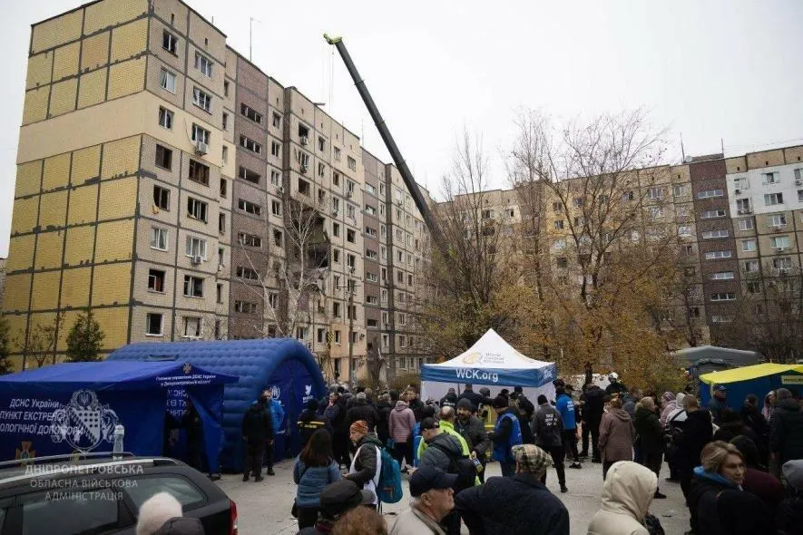 “Рахунок жертв може збільшитися”: у зруйнованому будинку Дніпра тривають пошуково-рятувальні роботи