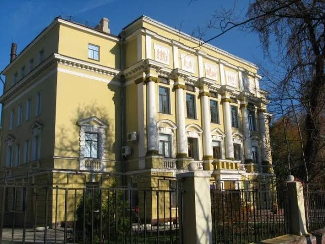 Скандал у дніпровському ліцеї: що казала вчителька про війну та чому звільнилася до перевірки