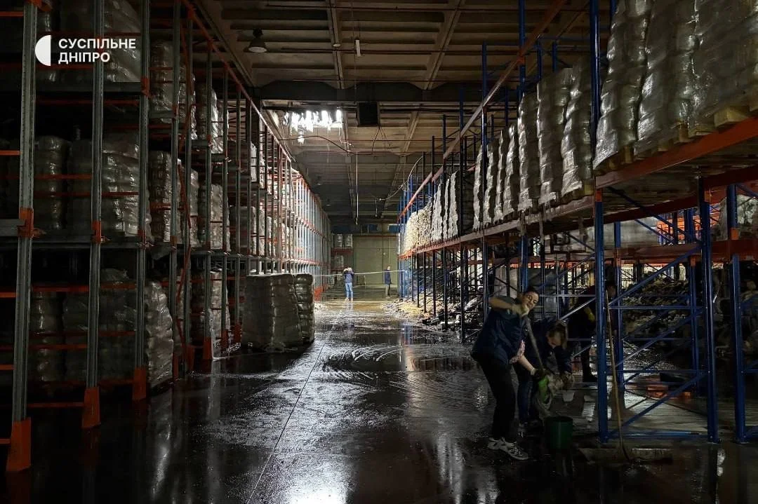 У Дніпрі після удару БпЛА згорів склад продовольства Всесвітньої продовольчої програми ООН