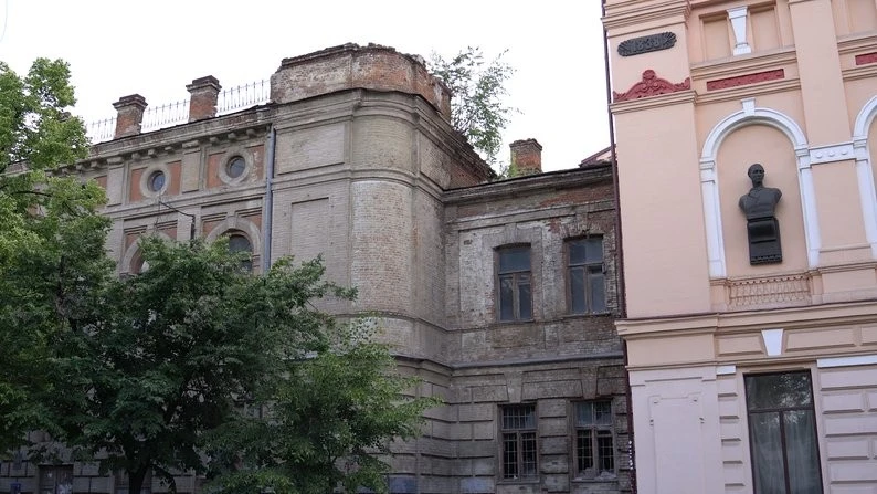 У Дніпрі частково обвалився «Будинок клубу» – пам’ятка архітектури нацзначення У Дніпрі частково обвалився «Будинок клубу» – пам’ятка архітектури нацзначення