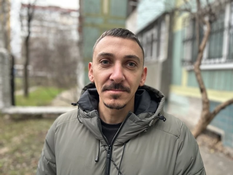 Павич на деревах: у центрі Дніпра вже тиждень живе перната втікачка Павич на деревах: у центрі Дніпра вже тиждень живе перната втікачка