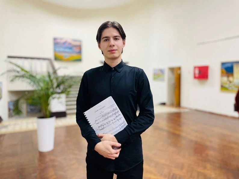 У Дніпрі представили прем’єру Бріттена – музичний експеримент, що став випробуванням для соліста