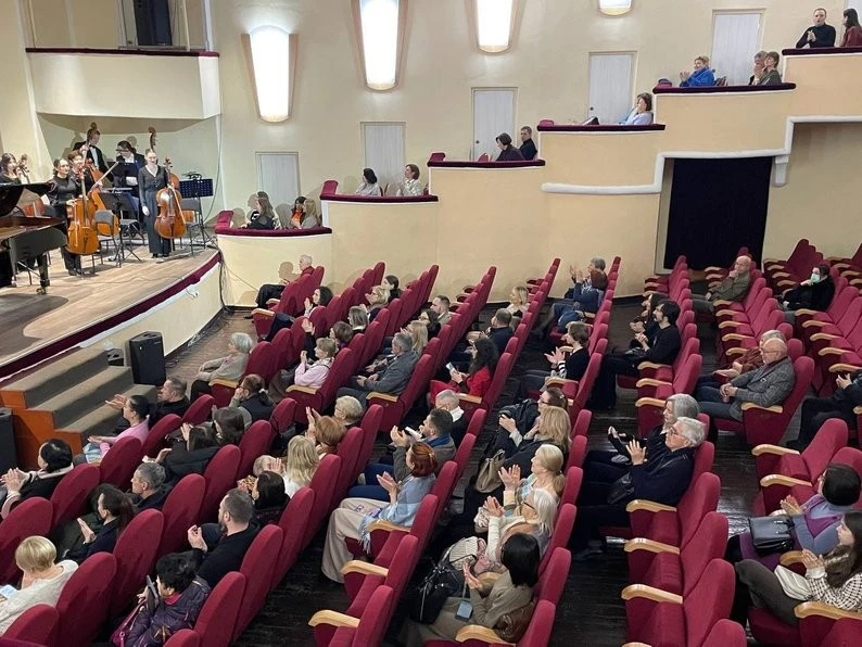 У Дніпрі представили прем’єру Бріттена – музичний експеримент, що став випробуванням для соліста