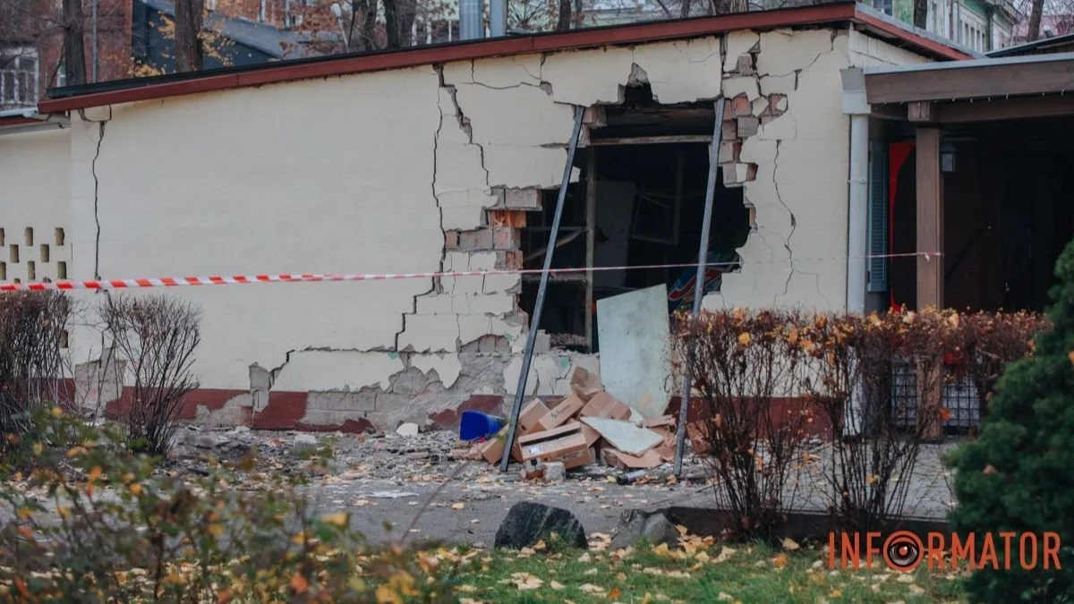 Ракетний уламок у дитячій зоні: у Дніпрі ворожий снаряд впав просто на майданчик
