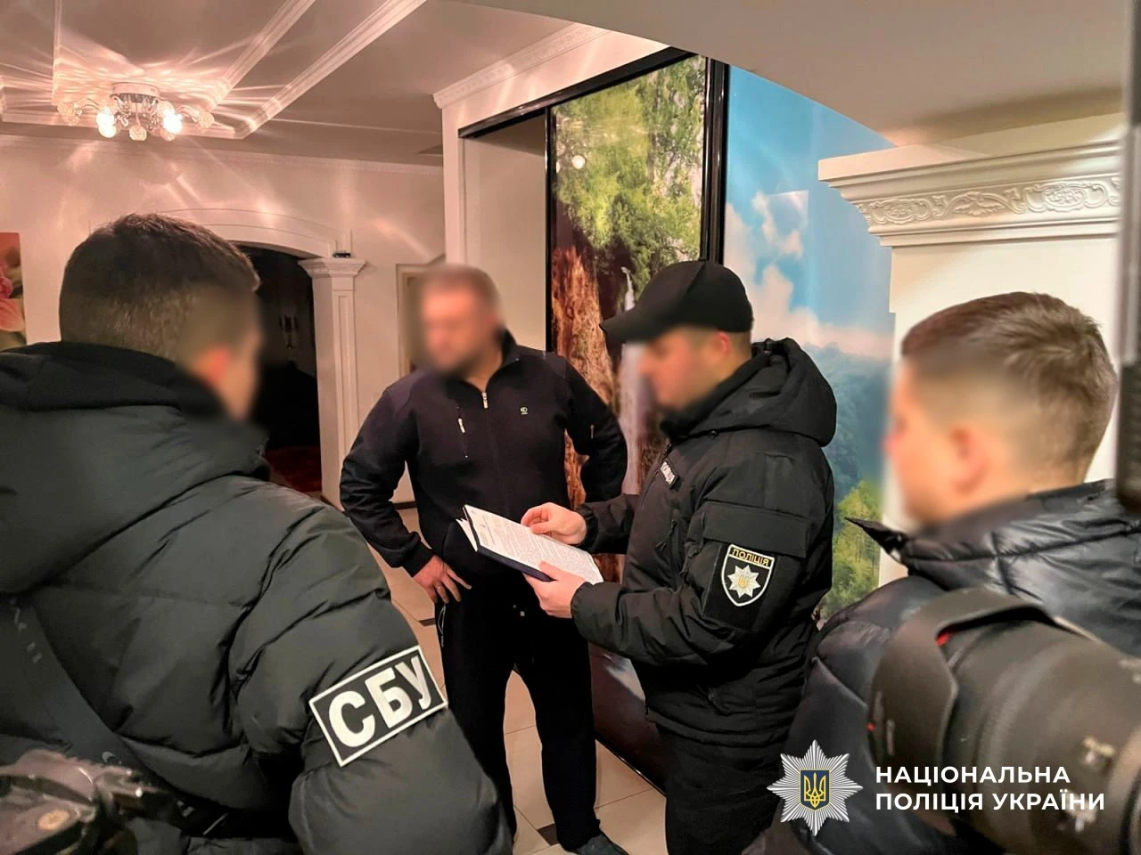 Депутат Дніпра отримав підозру за фіктивне відрядження та відпочинок у Греції