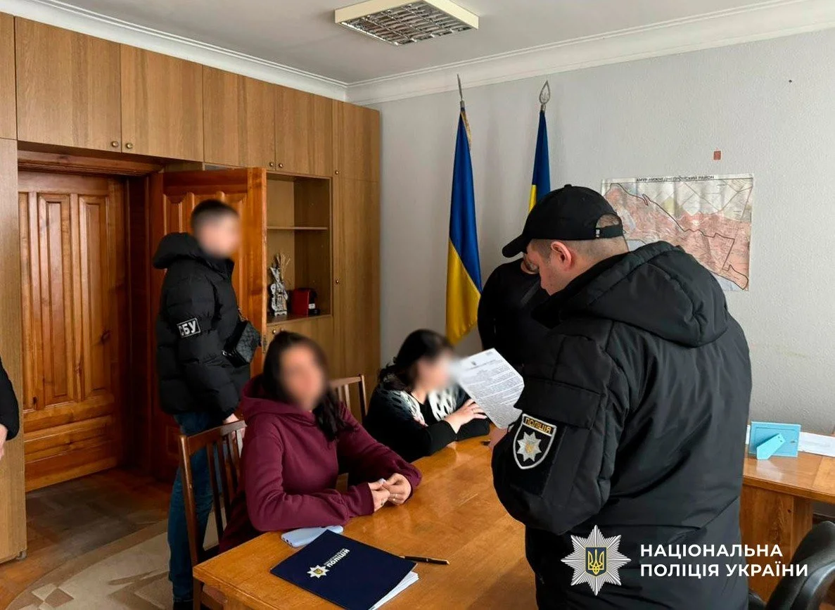 Депутат Дніпра отримав підозру за фіктивне відрядження та відпочинок у Греції
