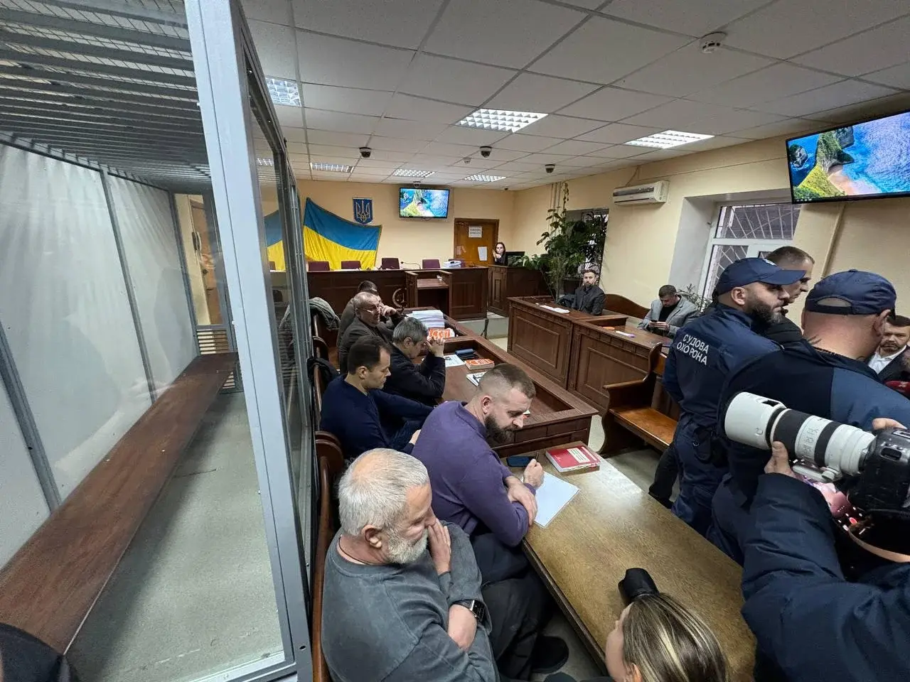 Зрив гучної заяви: Коломойський не дістався до суду через поломку автозаку
