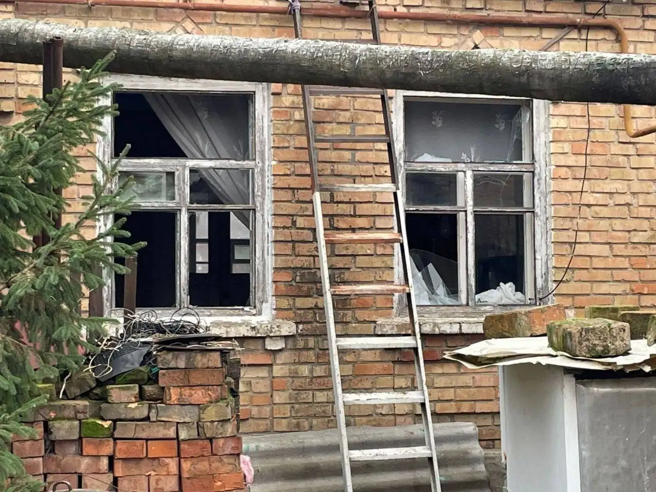 Понад сорок ударів по Дніпропетровщині: регіон пережив нову хвилю руйнувань