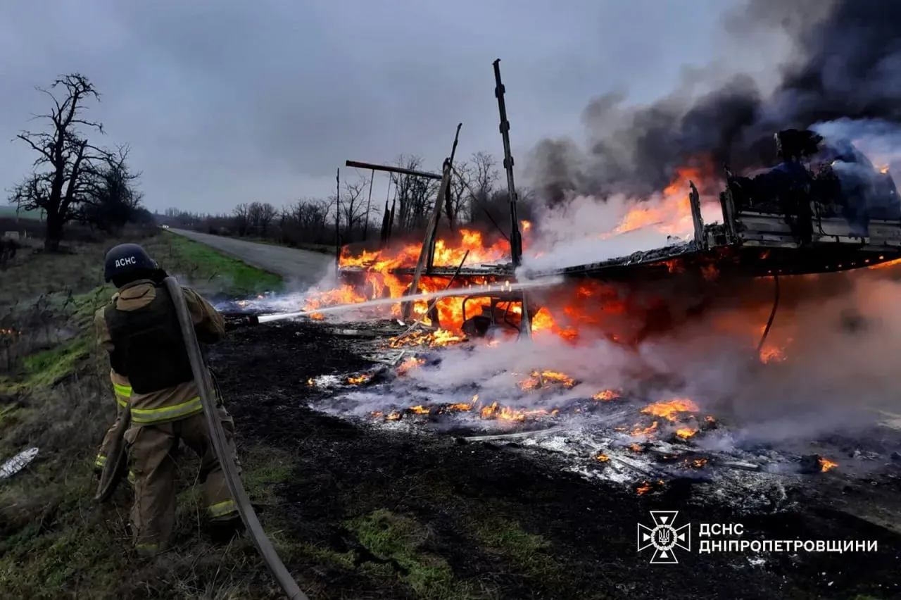 Нічні удари по Дніпропетровщині: загиблий, поранені та пожежі після атаки дронами