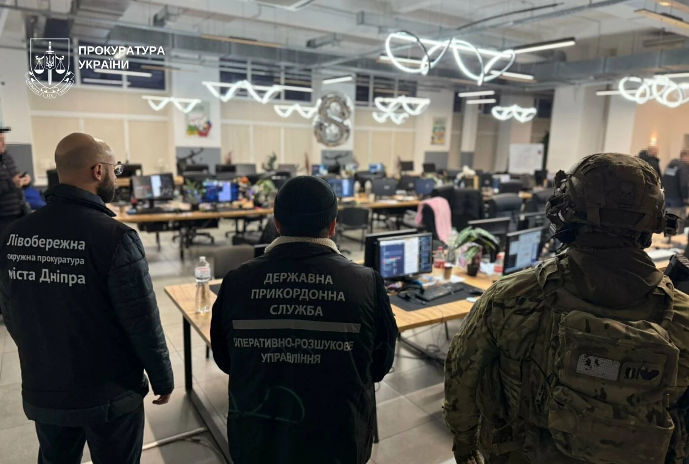 Фальшиві дзвінки під прикриттям банків: у Дніпрі зупинили роботу шахрайської мережі Фальшиві дзвінки під прикриттям банків: у Дніпрі зупинили роботу шахрайської мережі