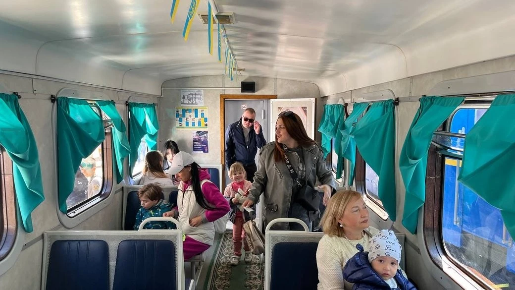 Зима на рейках: у Дніпрі запускають сезон поїздок дитячою залізницею