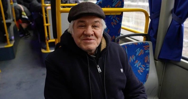 У Дніпрі новорічний тролейбус дарує пасажирам атмосферу свята