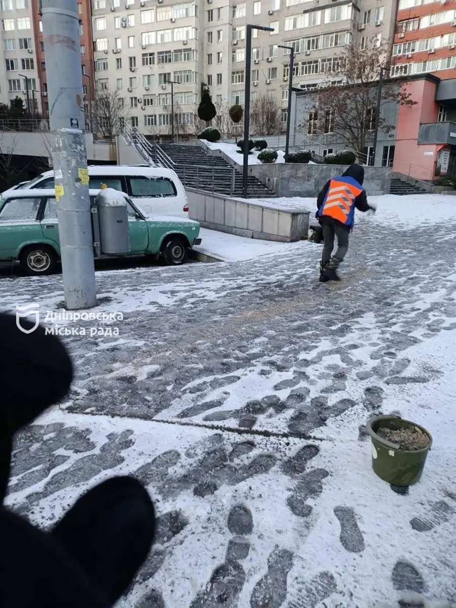Дніпро зустрічає 4 січня з мінливою зимою: від морозного ранку до мокрого вечора