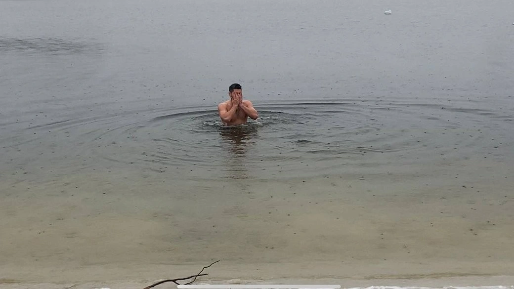 Водохреще у Дніпрі: менше охочих до занурень, поради священника і медиків