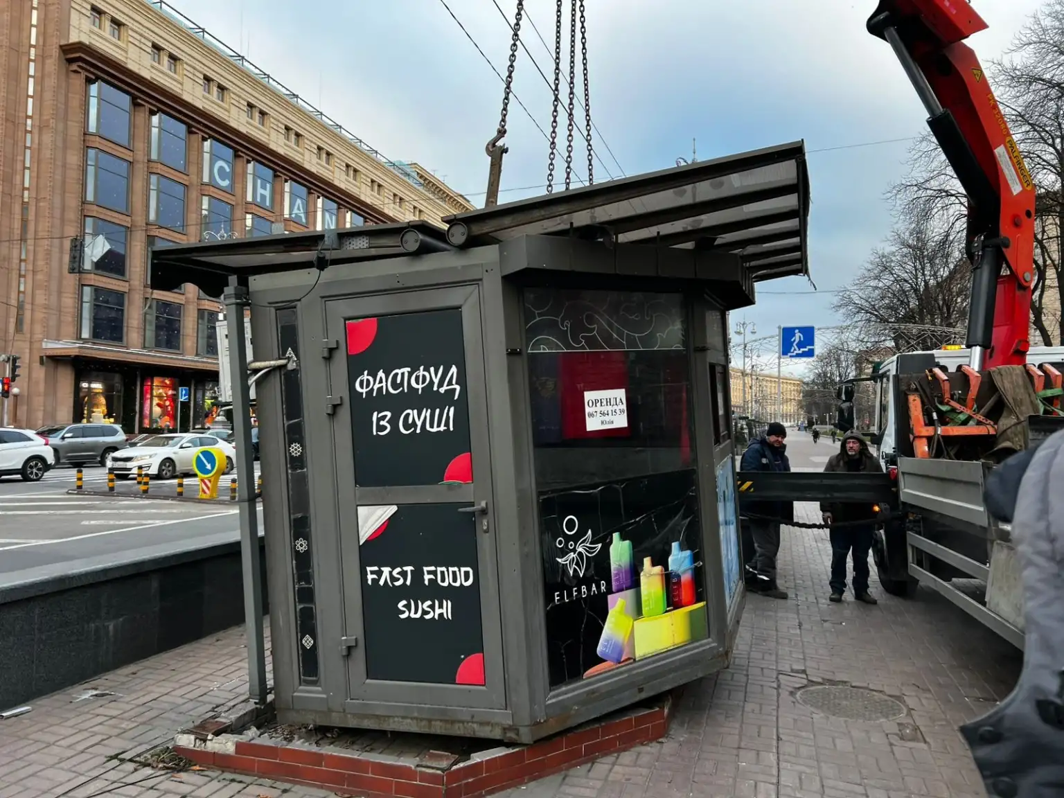 Центр без МАФів: на Хрещатику і Майдані прибрали десятки кіосків, що стояли роками