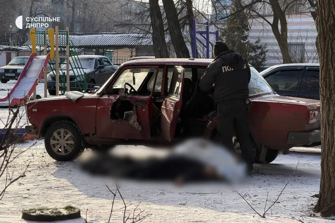 Смертельний вибух у дворі: у Шахтарському загинув чоловік в автомобілі