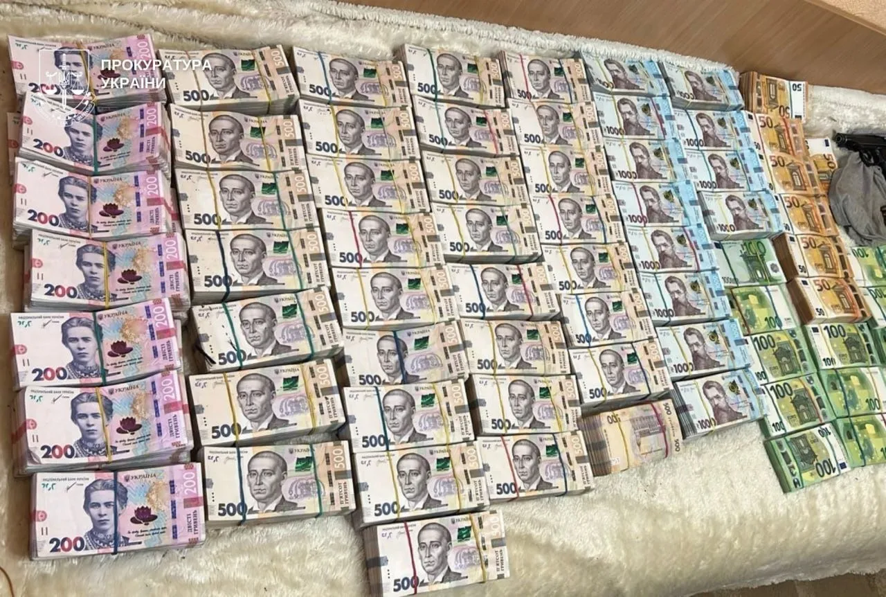 Завищені акти і фіктивна техніка: у Дніпрі судитимуть групу посадовців через збитки на 3,5 млн грн