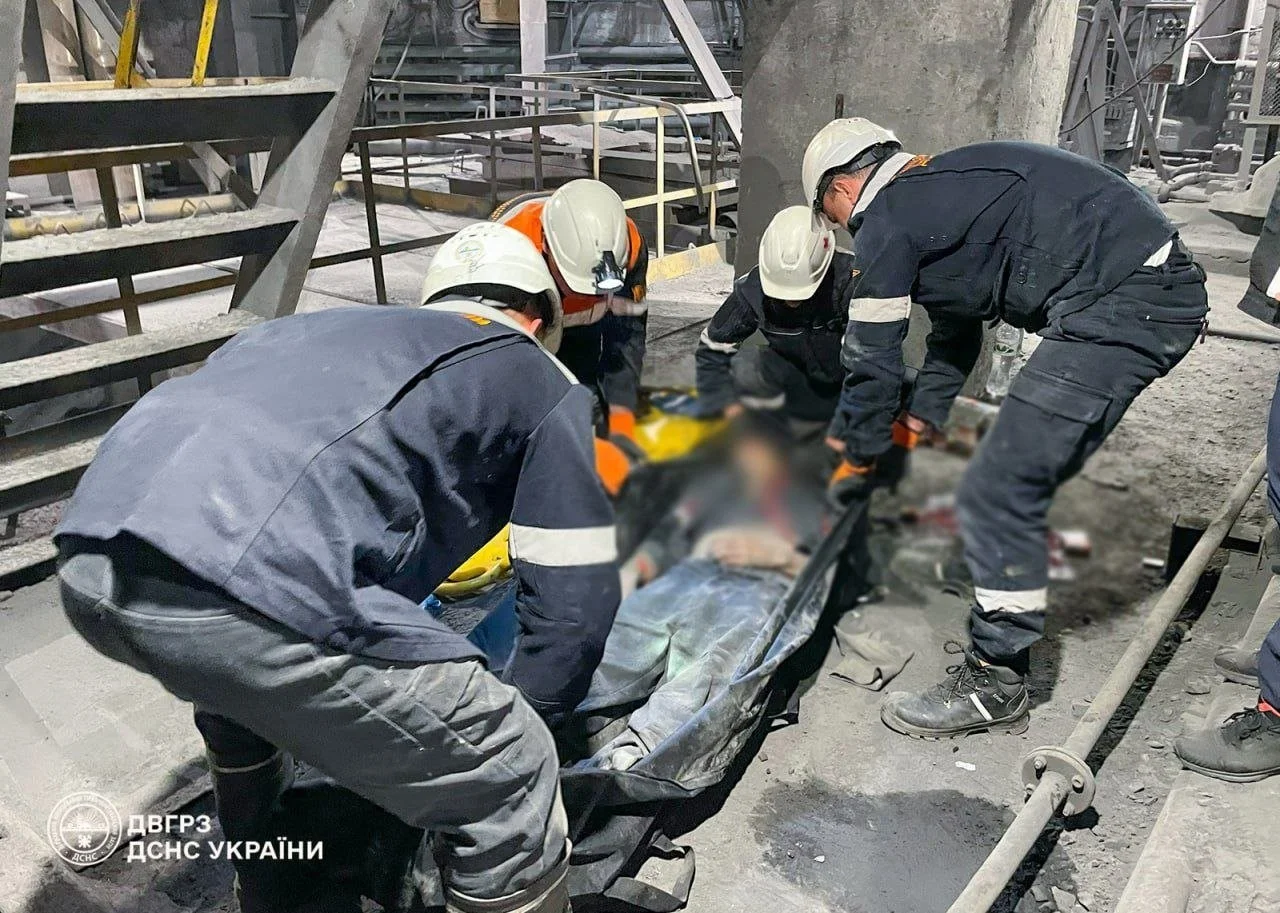 Трагедія у Кривому Розі: на кар’єрі Південного ГЗК під уламками породи загинув гірник